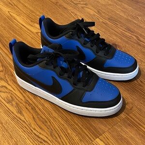 Nike Big Kids Size 6 (women’s 7.5) Black and Royal Blue Sneakers - New